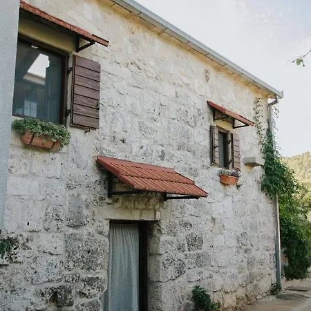 House Rusula Vrsine