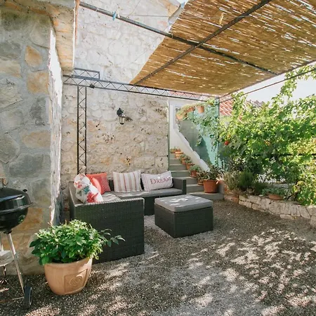 House Rusula Vrsine
